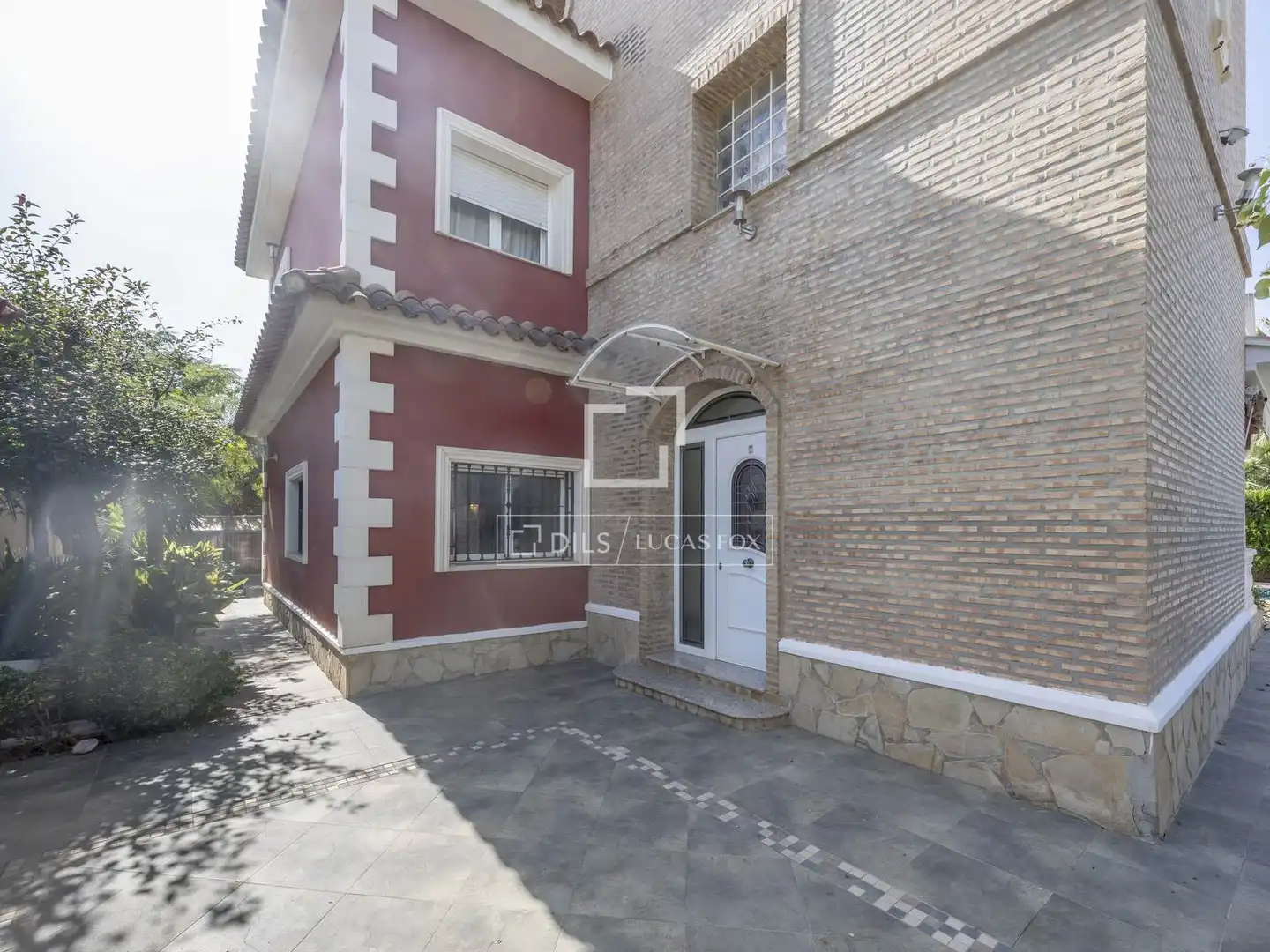 Exterior view of Houses for sale in La Pobla de Vallbona  with Air Conditioner, Heating and Private garden