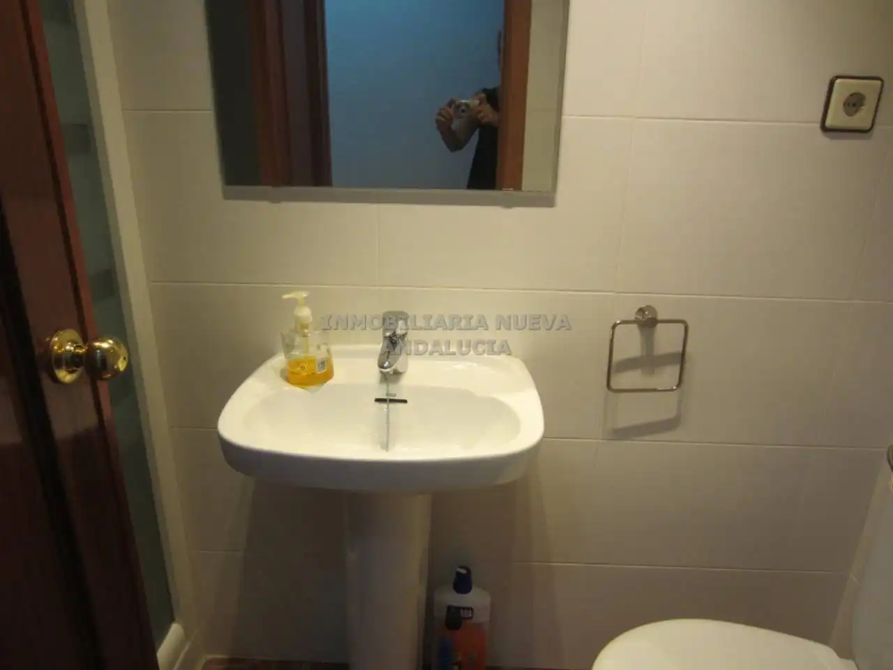 Baño de Piso de alquiler en Almería con Terraza y Amueblado