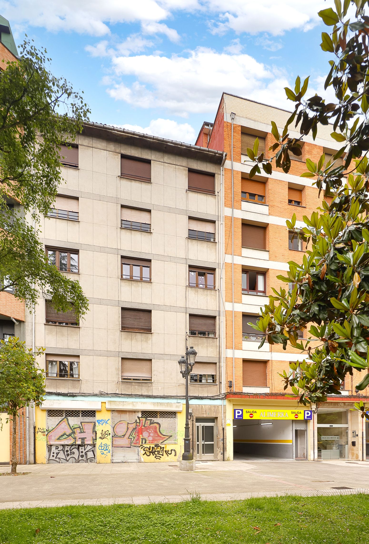 Vista exterior de Piso en venta en Oviedo  con Calefacción y Amueblado