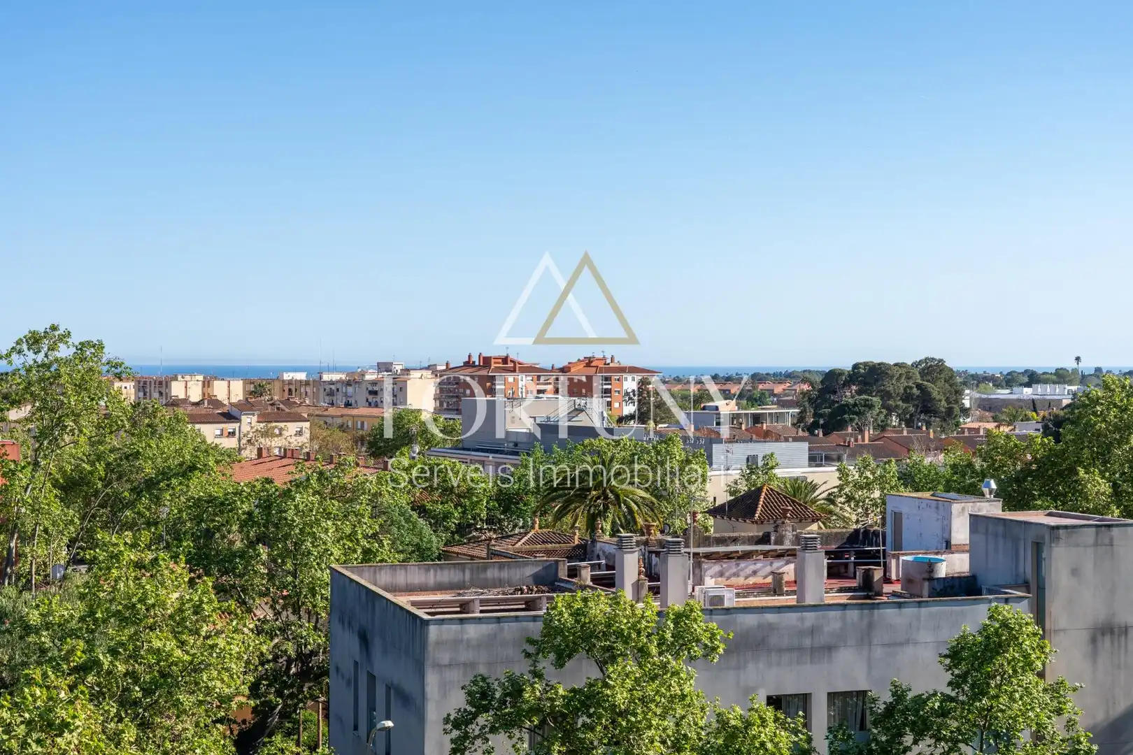 Vista exterior de Ático en venta en Reus con Piscina comunitaria