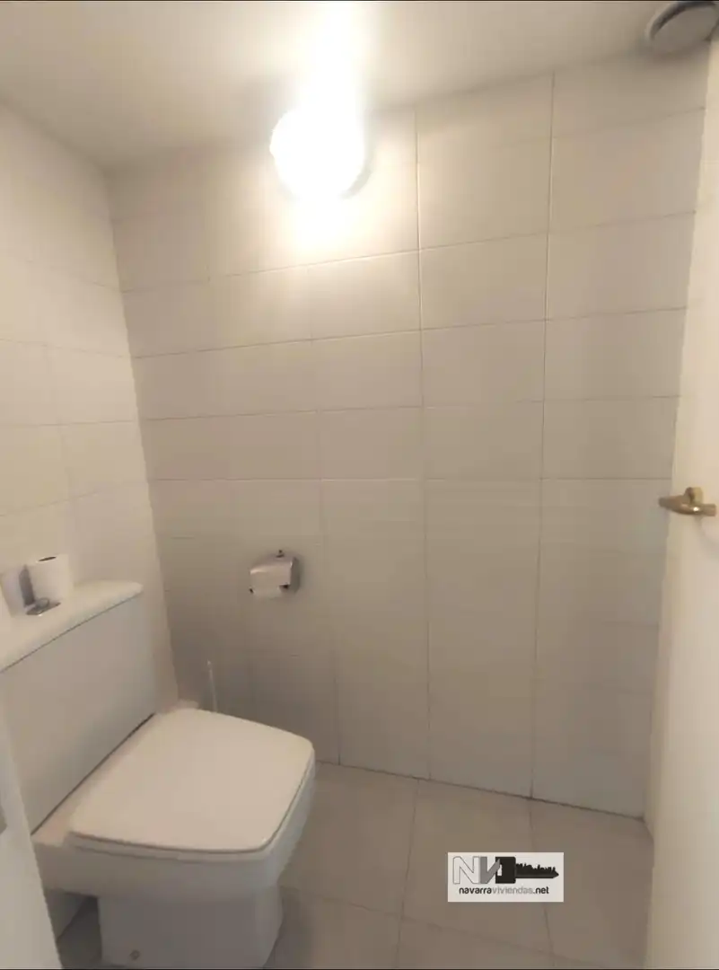 Bathroom of Office for rent in  Pamplona / Iruña  with Heating