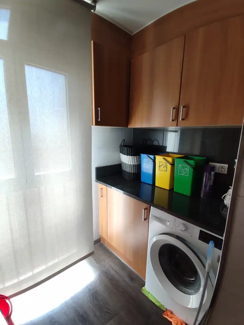 Cuina de Pis de lloguer en Girona amb Aire condicionat, Calefacció i Balcó