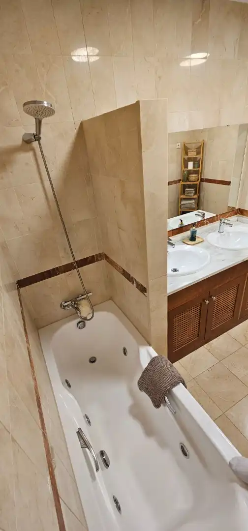 Baño de Casa adosada de alquiler en Alhaurín de la Torre con Aire acondicionado, Jardín privado y Terraza