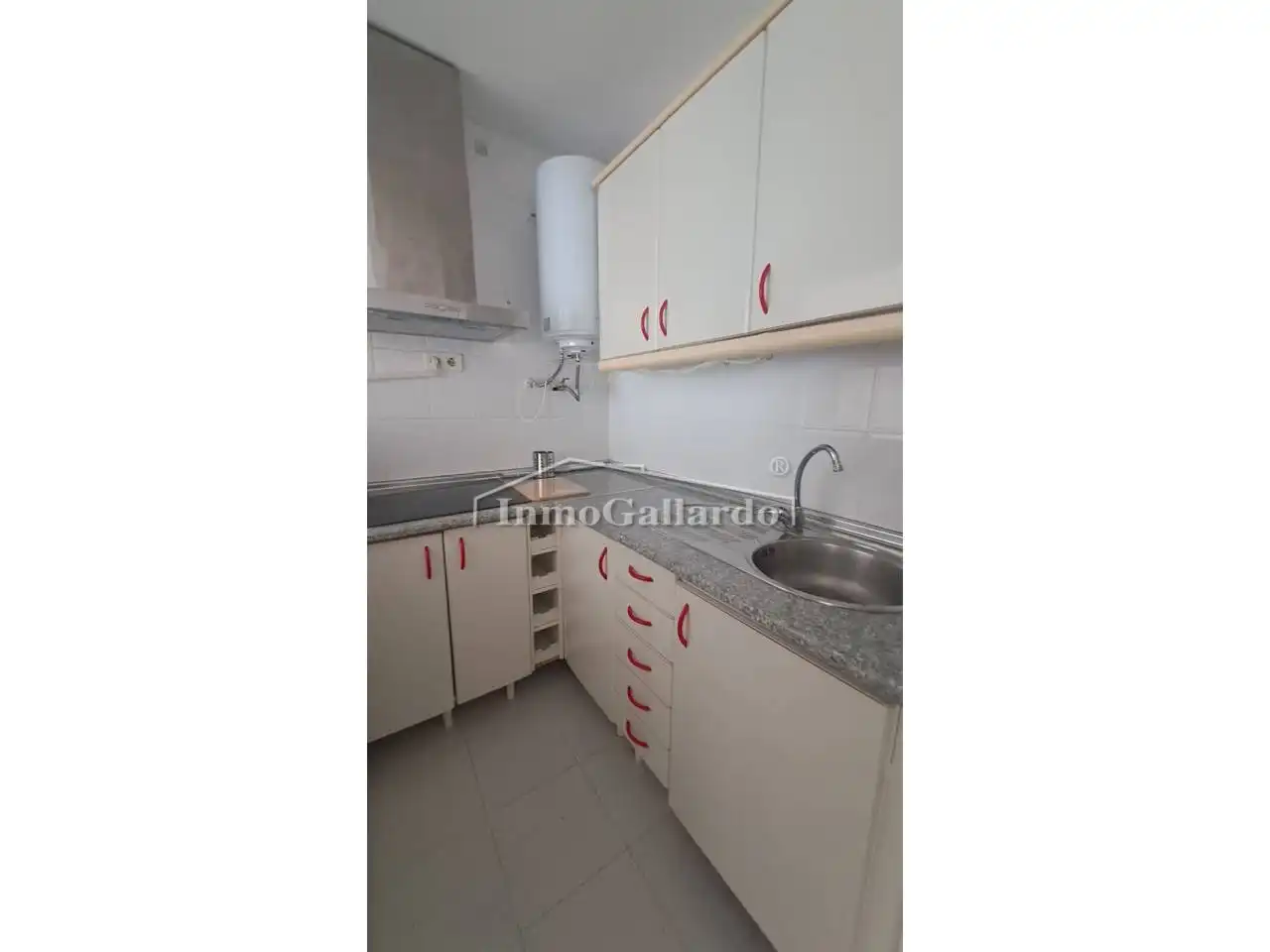 Cocina de Apartamento de alquiler en Rincón de la Victoria con Terraza, Amueblado y Piscina comunitaria
