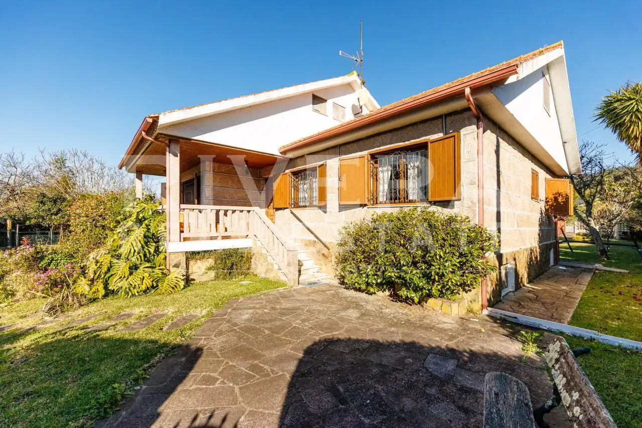 Außenansicht von Haus oder Chalet zum Verkauf in Nigrán mit Heizung, Terrasse und Abstellraum