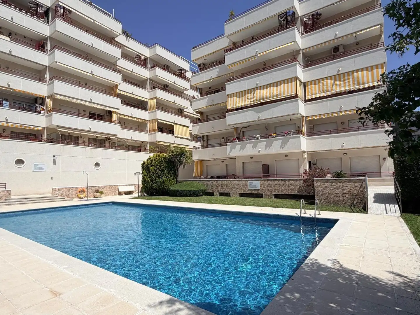 Schwimmbecken von Wohnung zum Verkauf in Cunit mit Klimaanlage, Heizung und Terrasse