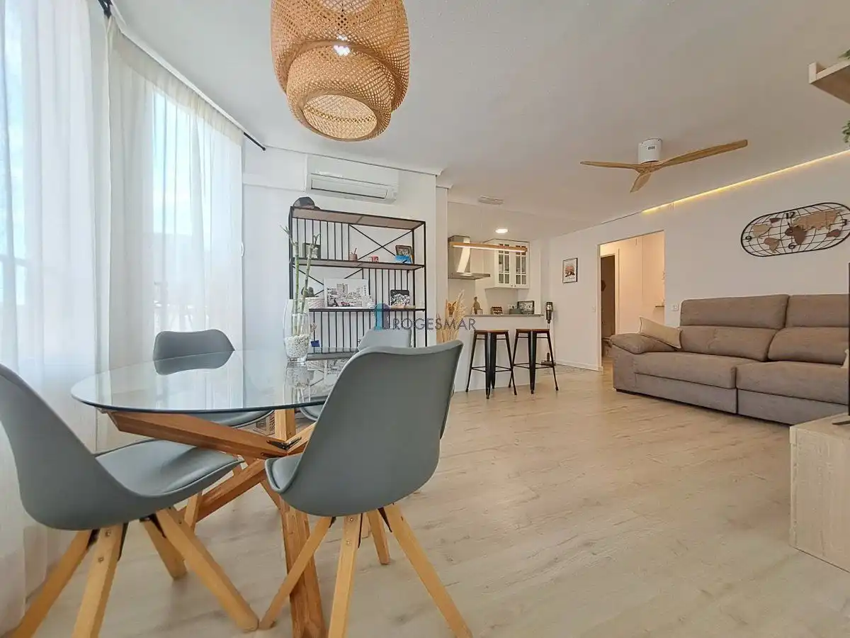 Sala d'estar de Apartament en venda en Benicasim / Benicàssim amb Piscina comunitària