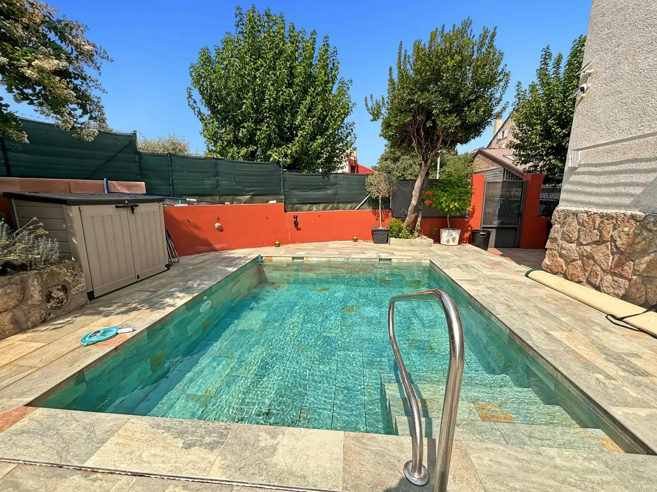 Piscina de Casa adosada en venda en Moralzarzal amb Aire condicionat, Calefacció i Jardí privat