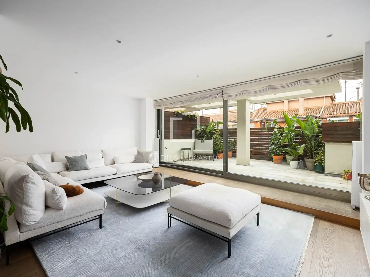 Wohnzimmer von Dachboden zum Verkauf in Barcelona mit Klimaanlage, Terrasse und Balkon