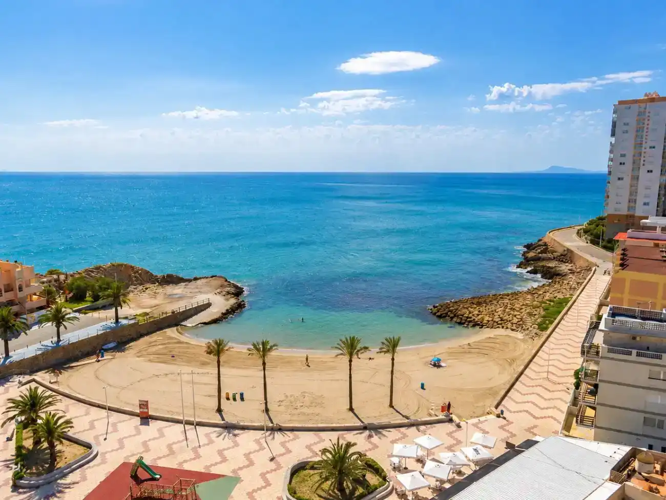 Außenansicht von Wohnung zur Miete in Cullera mit Klimaanlage, Schwimmbad und Balkon