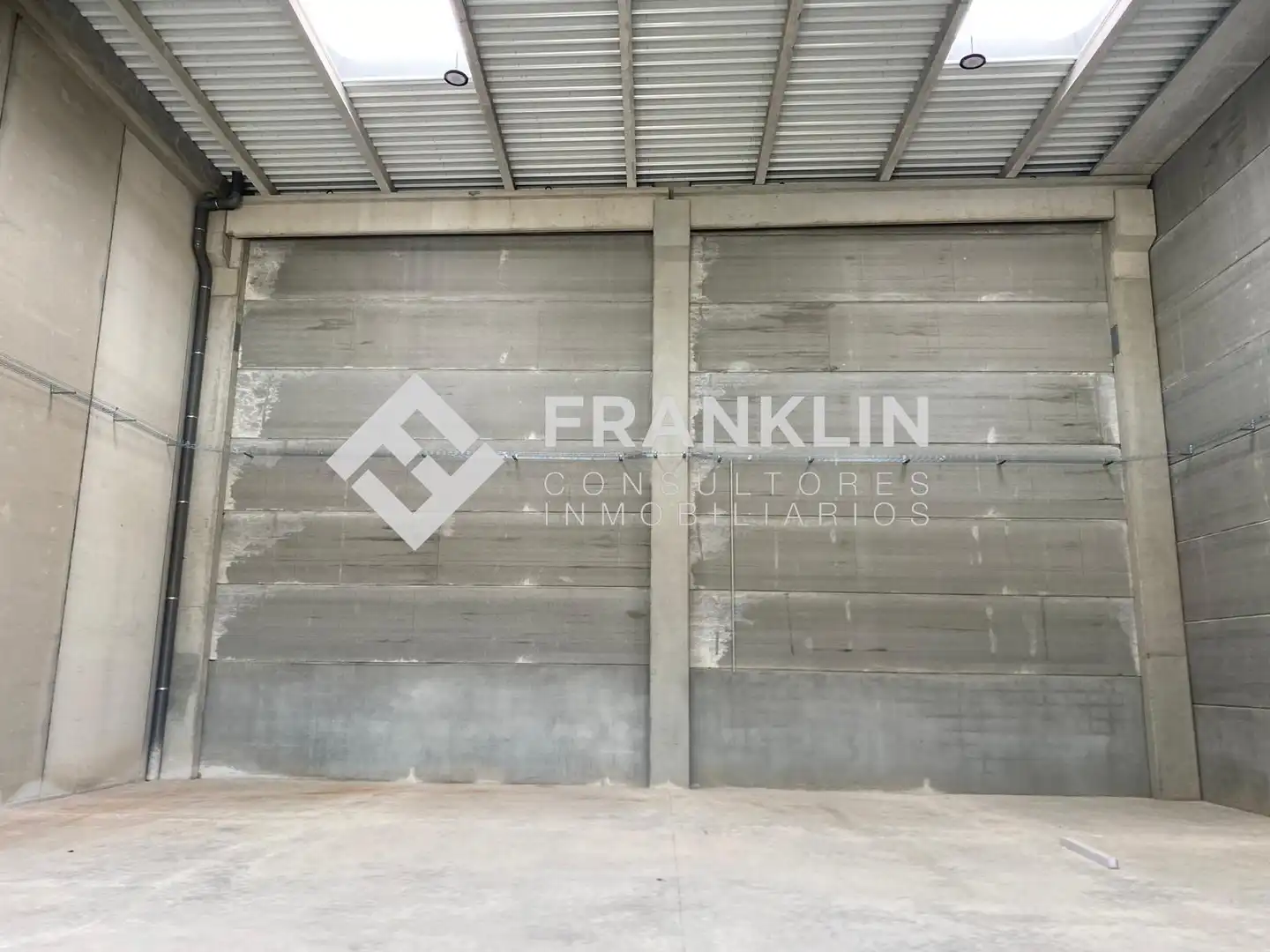 Außenansicht von Fabrikhallen zur Miete in La Garriga