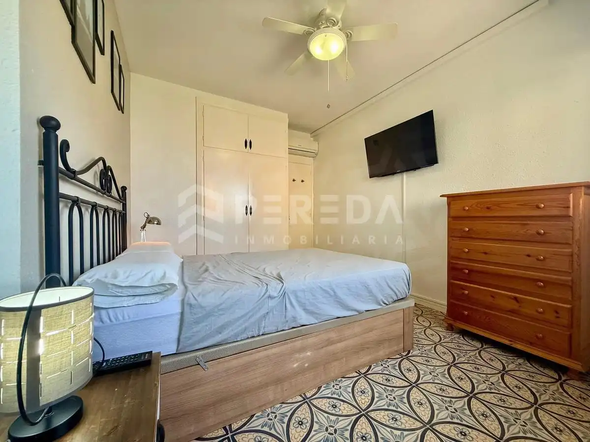 Habitación de Apartamento en venta en Roquetas de Mar con Aire acondicionado, Jardín privado y Amueblado