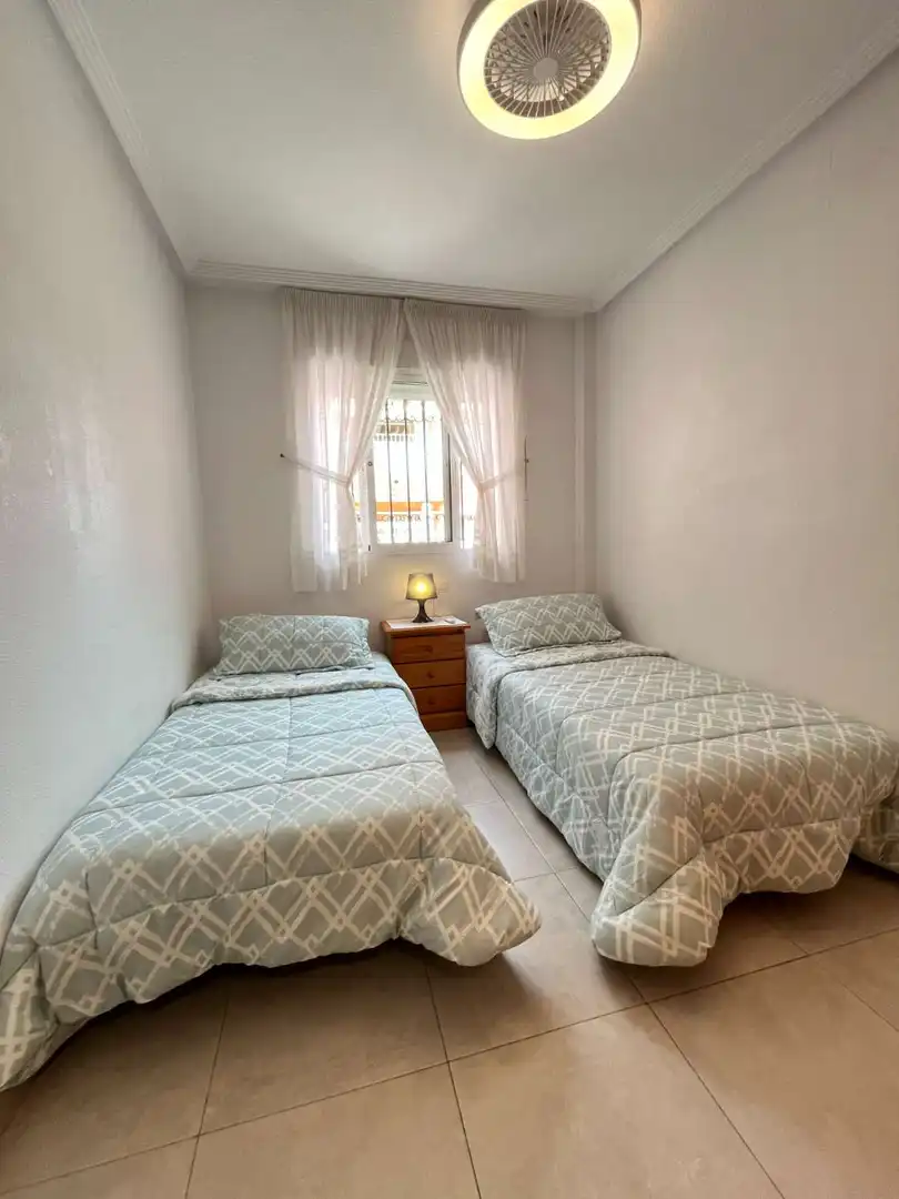 Schlafzimmer von Wohnungen zum Verkauf in Orihuela mit Klimaanlage, Schwimmbad und Möbliert