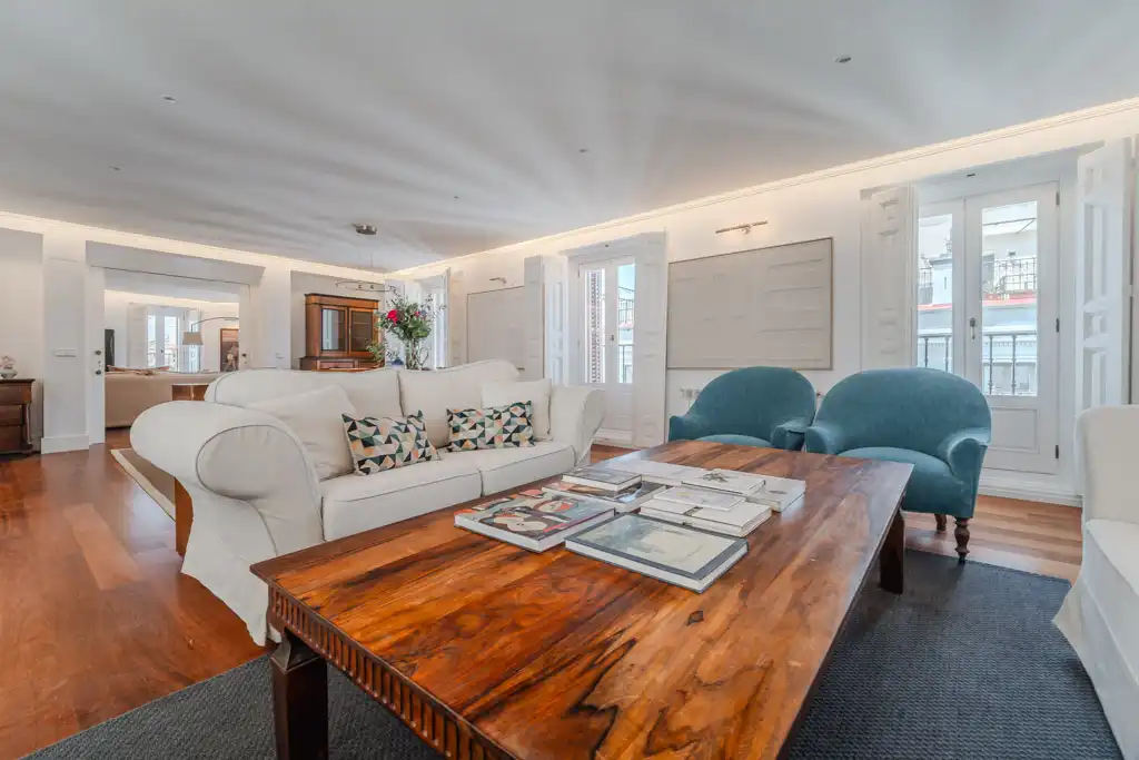 Living room of Flat for rent in Madrid  with Air Conditioner, Heating and Balcony