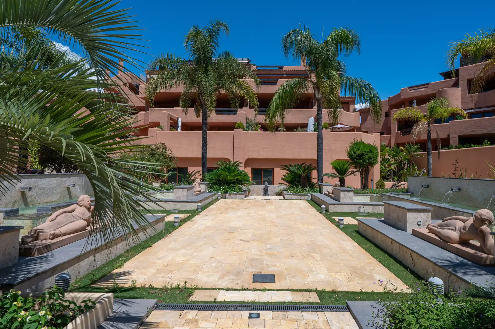 Jardín de Apartamento de alquiler en Estepona con Aire acondicionado, Terraza y Piscina