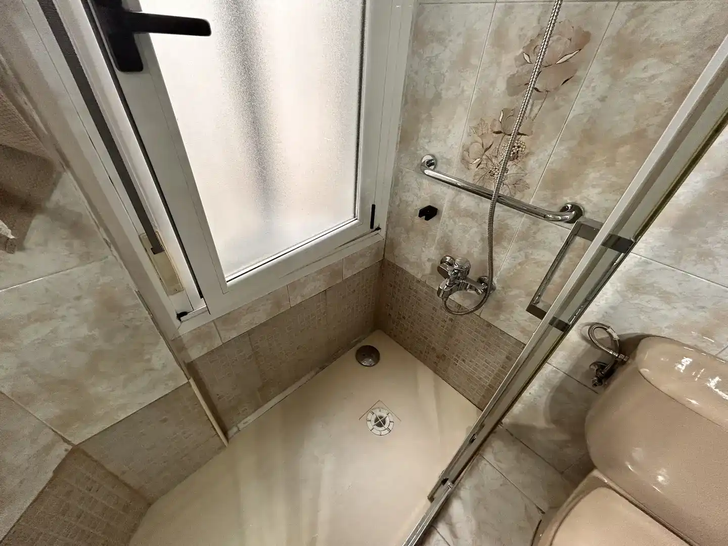 Baño de Piso para compartir en Gijón  con Parquet, Trastero y Amueblado