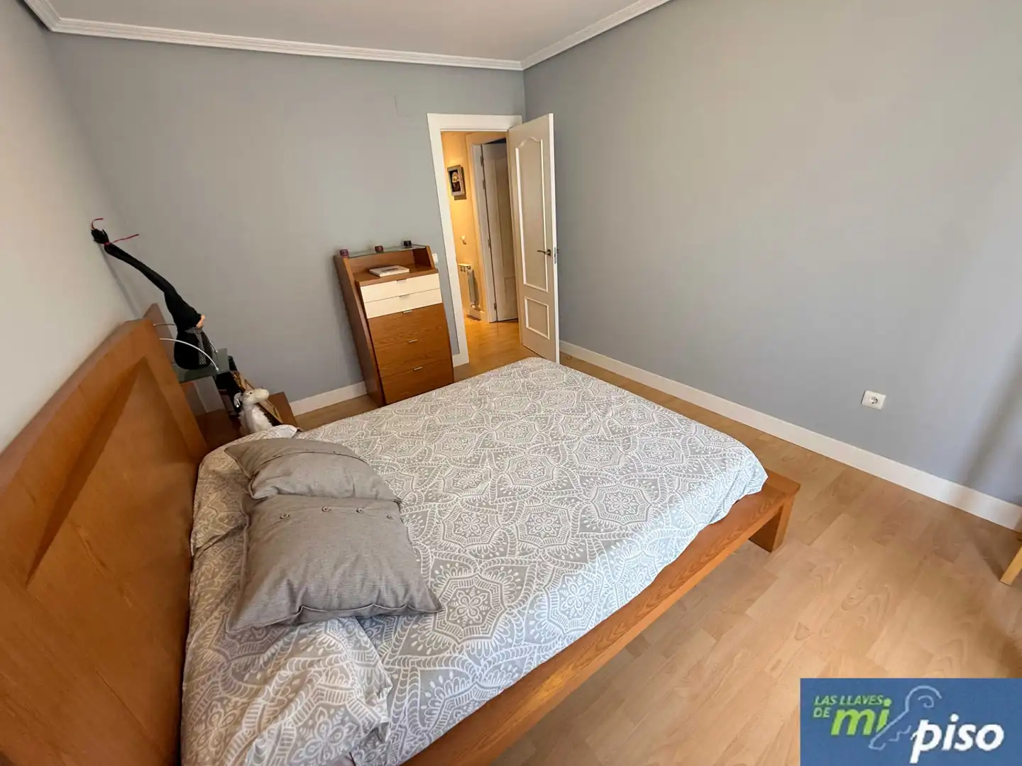 Dormitori de Casa adosada en venda en Cabezón de Pisuerga amb Calefacció, Jardí privat i Parquet