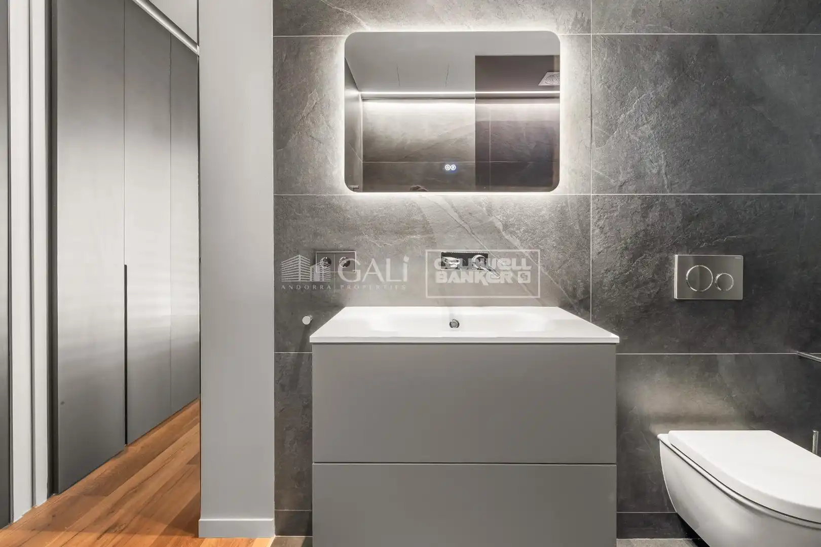 Badezimmer von Wohnung zum Verkauf in Andorra la Vella mit Klimaanlage, Heizung und Terrasse