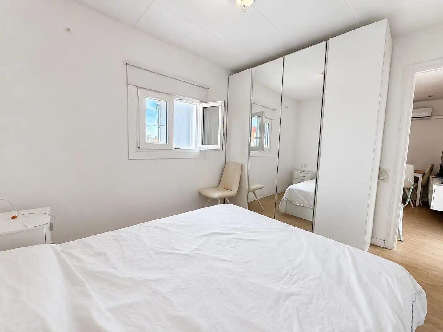 Schlafzimmer von Dachboden zum Verkauf in Barcelona mit Klimaanlage, Heizung und Terrasse