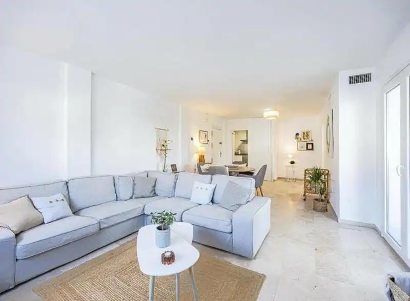 Sala d'estar de Planta baixa de lloguer en Marbella amb Aire condicionat, Calefacció i Terrassa