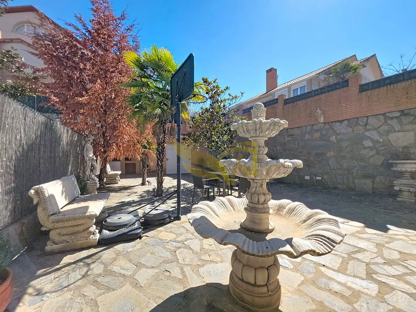 Vista exterior de Casa adosada en venta en Aranjuez con Aire acondicionado, Calefacción y Jardín privado