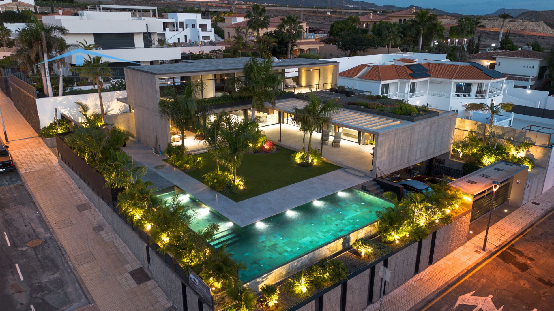 Piscina de Casa o xalet en venda en Adeje amb Aire condicionat, Calefacció i Jardí privat