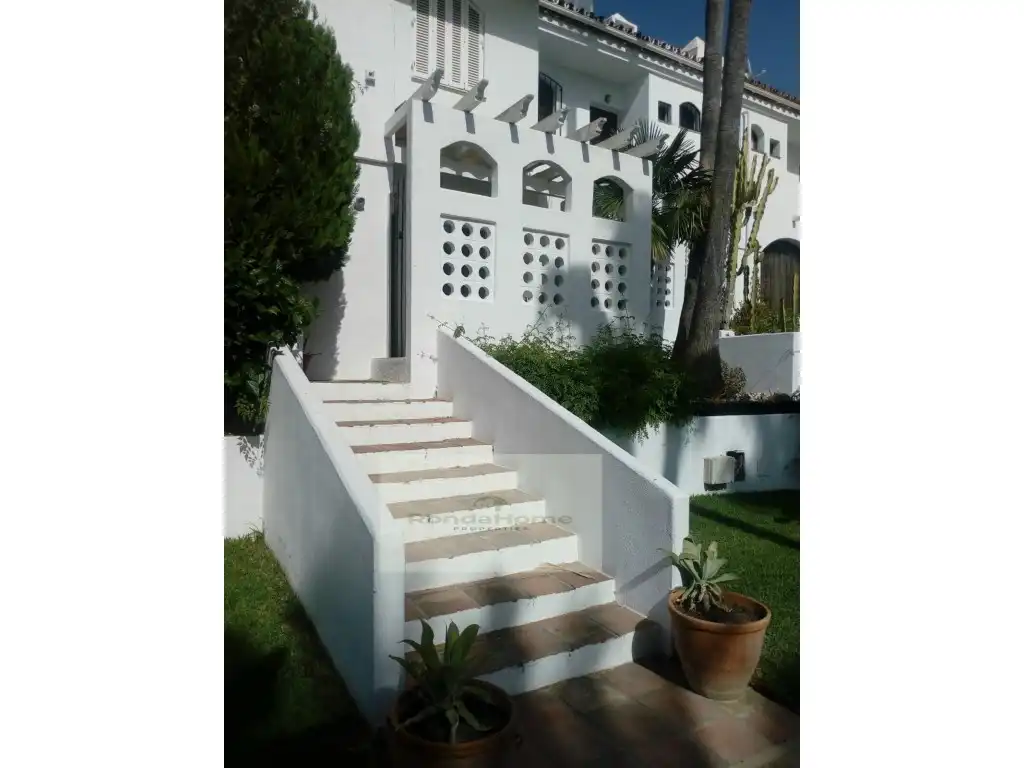 Houses for rent in Avenida Golondrinas, Atalaya - Isdabe
