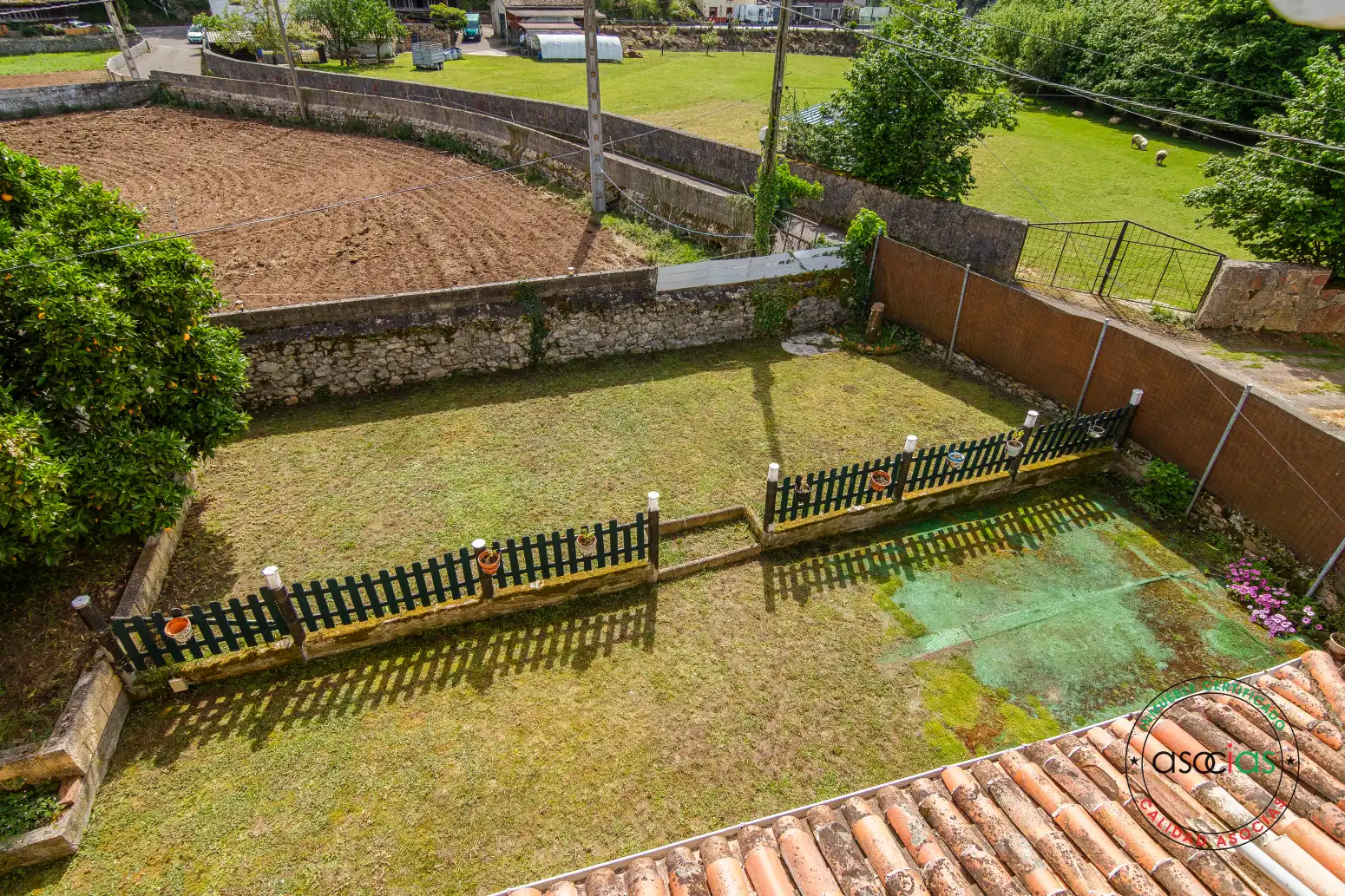 Jardín de Casa o chalet en venta en Las Regueras   con Calefacción y Jardín privado