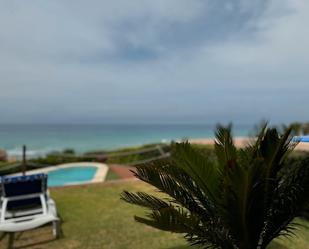 Jardí de Casa o xalet en venda en Conil de la Frontera amb Aire condicionat, Terrassa i Piscina