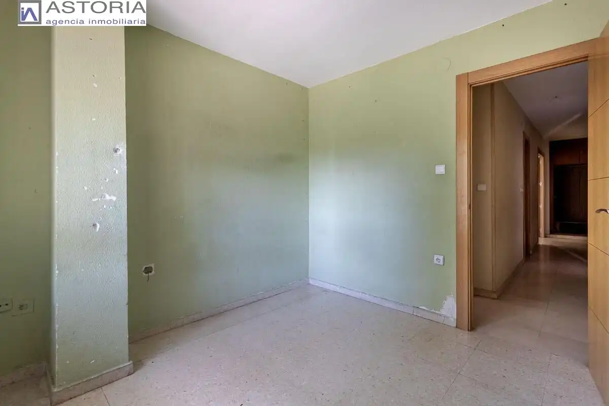 Bedroom of Flat for sale in Granada  with Heating