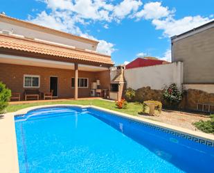 Piscina de Casa o xalet en venda en Llombai amb Aire condicionat, Calefacció i Jardí privat