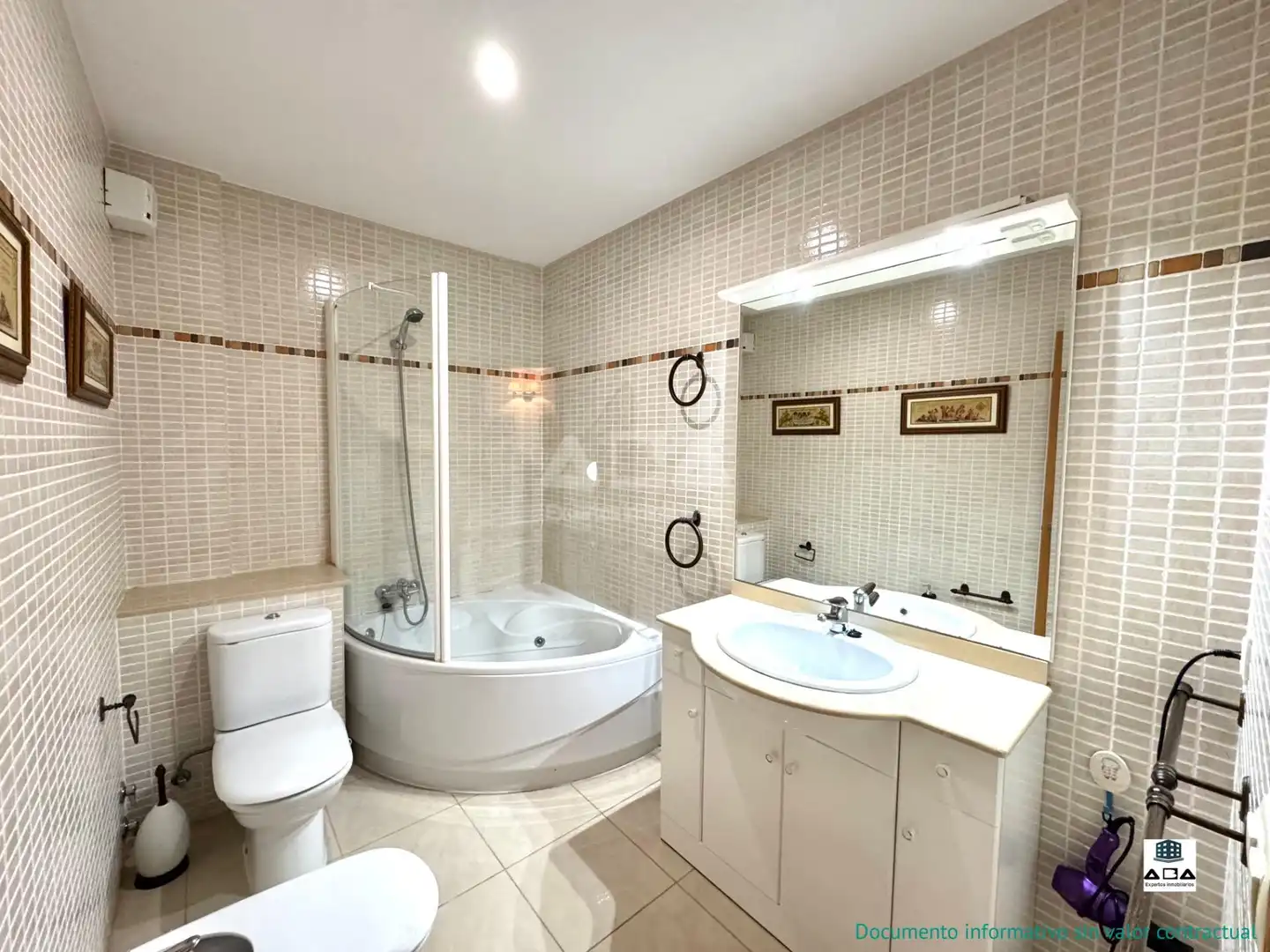 Badezimmer von Einfamilien-Reihenhaus zum Verkauf in Alcalà de Xivert mit Klimaanlage, Privatgarten und Terrasse