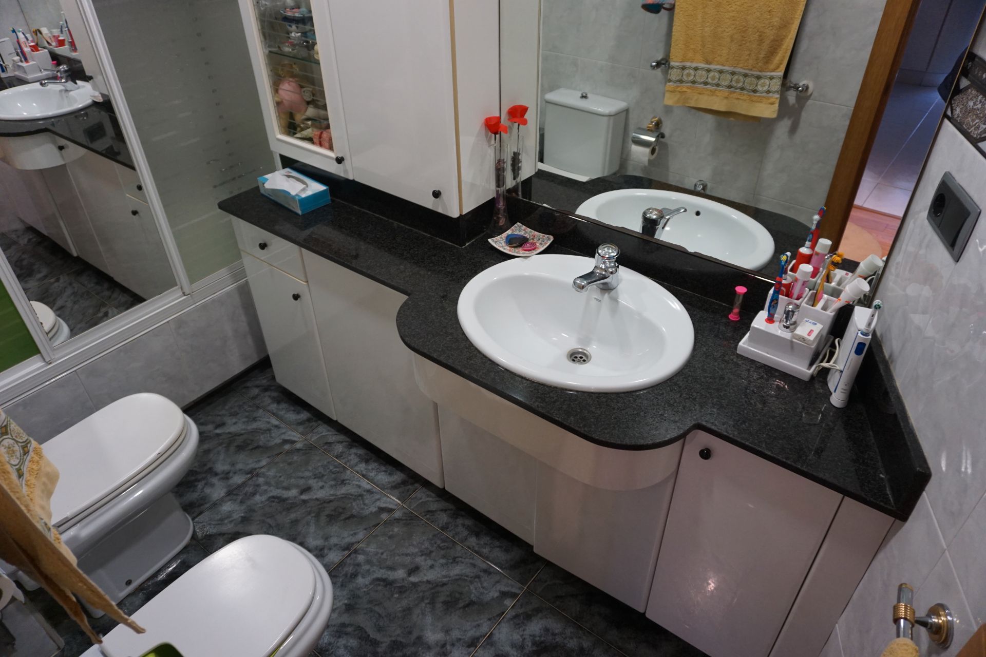 Bany de Pis en venda en Basauri  amb Calefacció, Moblat i Balcó