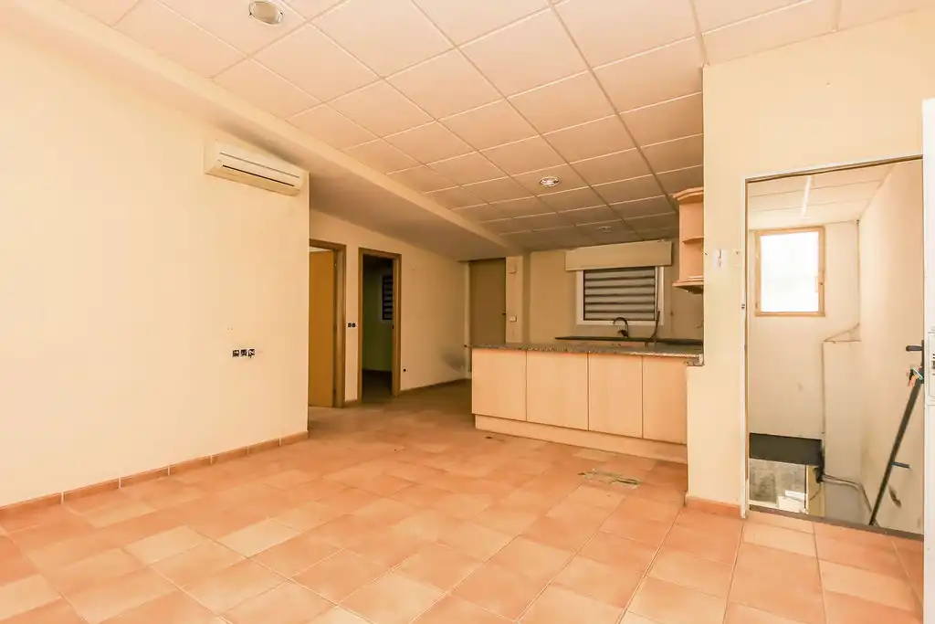 Business premises for sale in Obispo/Bisbe Aznar, imagen 4