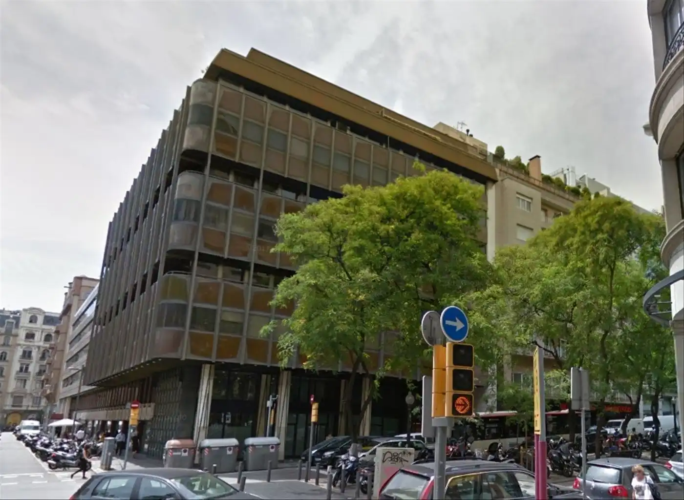 Vista exterior de Oficina en venda en Barcelona amb Aire condicionat