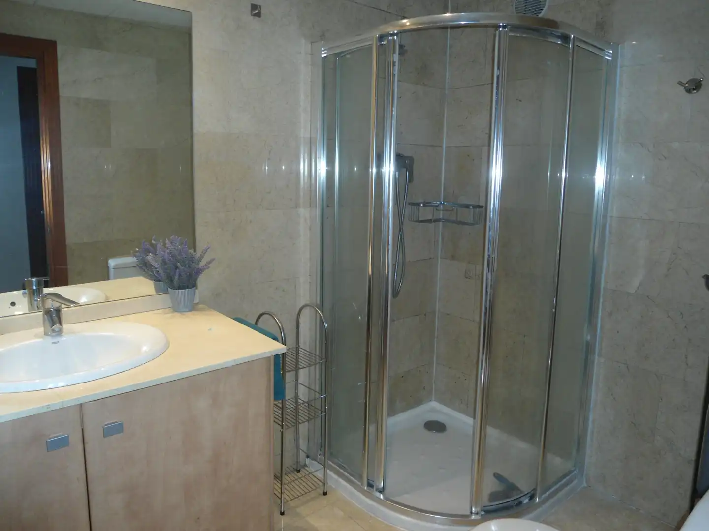 Baño de Apartamento de alquiler en Lleida con Aire acondicionado, Calefacción y Parquet