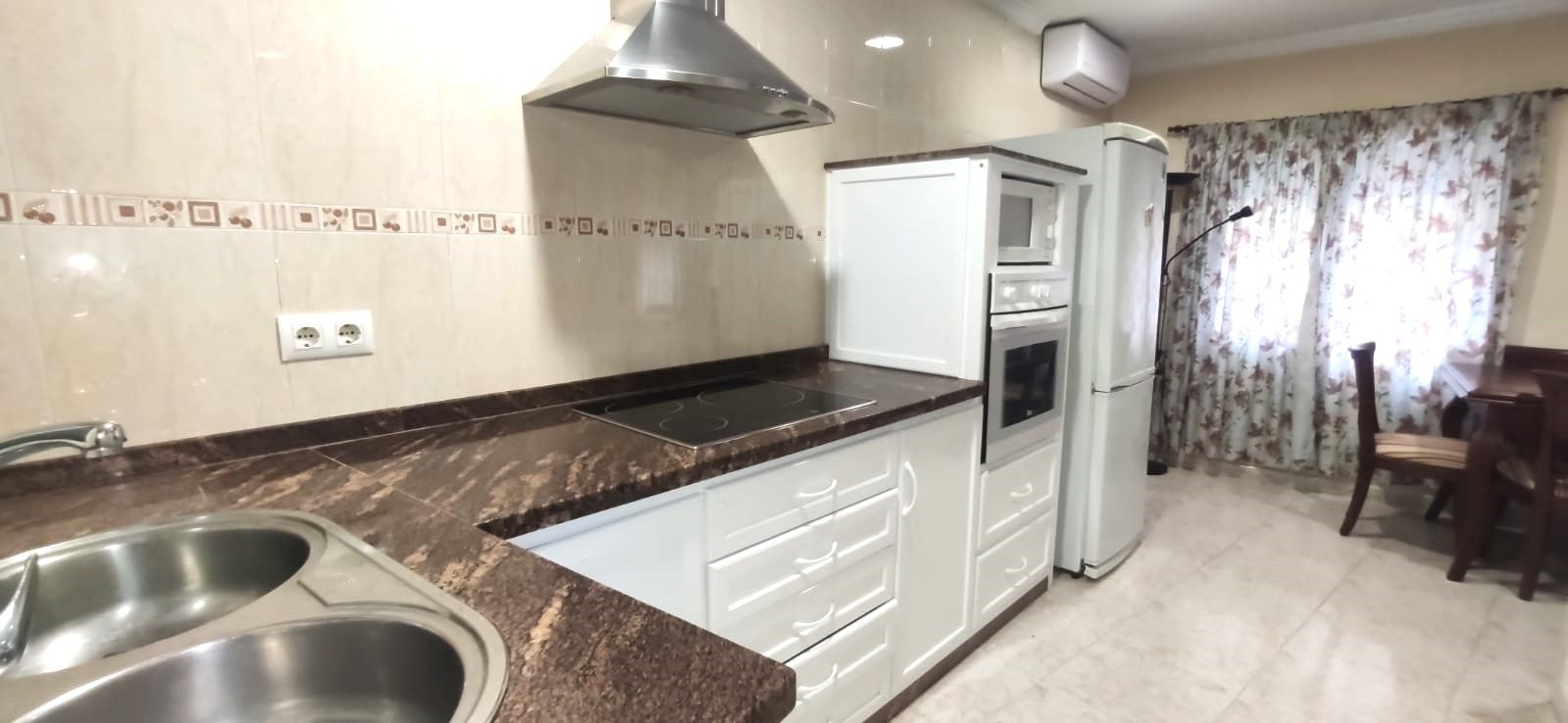 Kitchen of House or chalet for sale in El Puerto de Santa María  with Air Conditioner, Terrace and Storage room