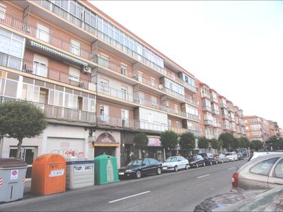 Exterior view of Flat for sale in Valladolid Capital  with Terrace and Balcony