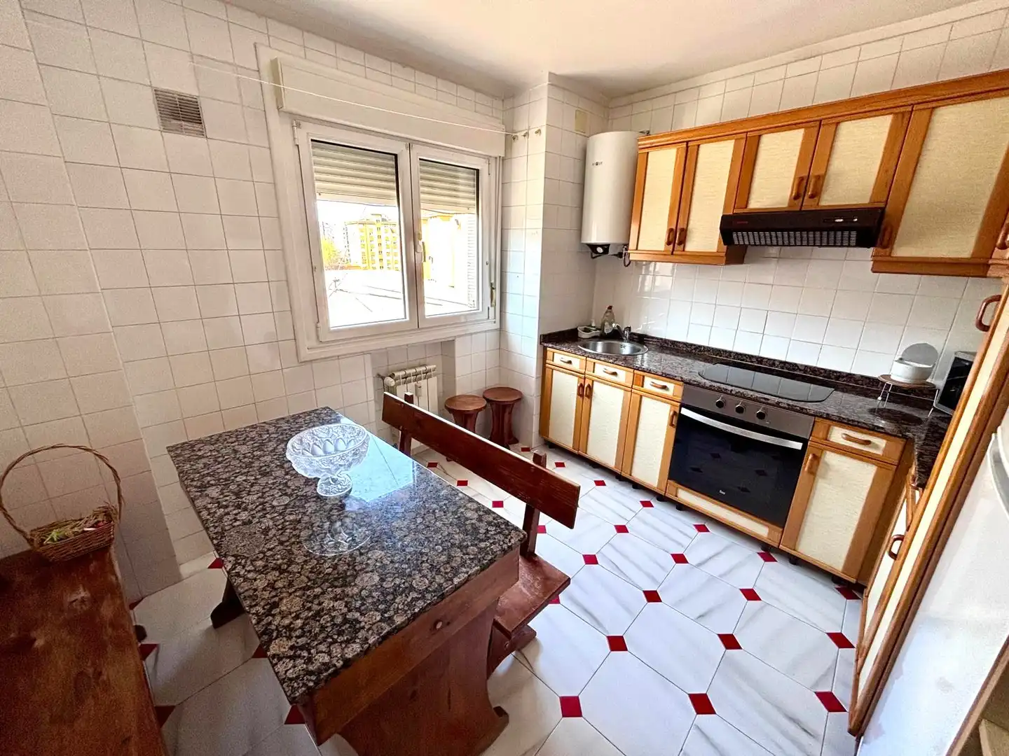 Cocina de Piso en venta en Gijón  con Calefacción, Parquet y Amueblado
