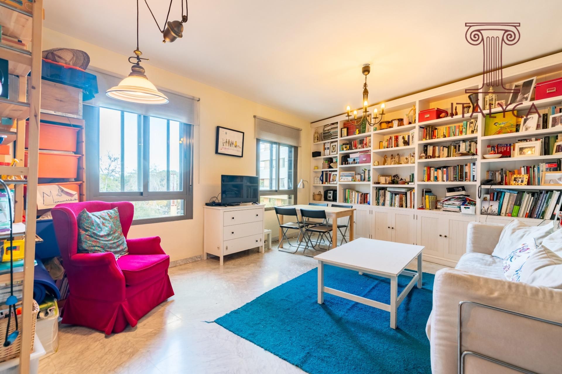 Living room of Flat for sale in  Sevilla Capital  with Air Conditioner, Heating and Private garden