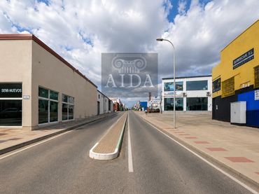 Industrial building for sale in Estepona Pueblo
