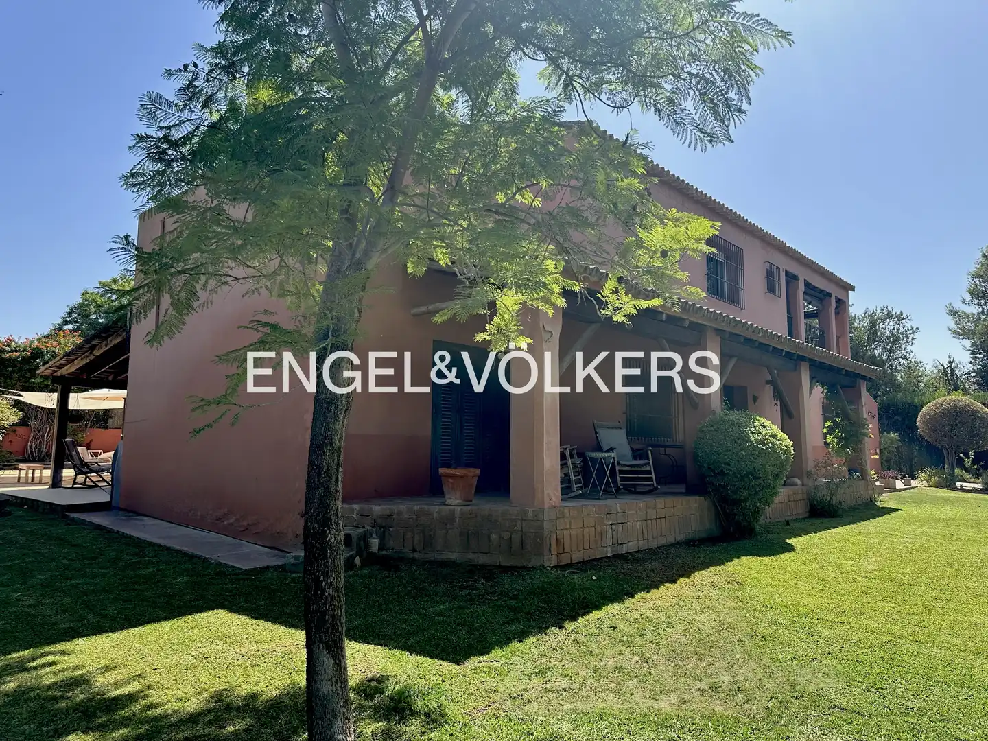 Vista exterior de Casa o xalet en venda en Espartinas amb Aire condicionat, Calefacció i Jardí privat