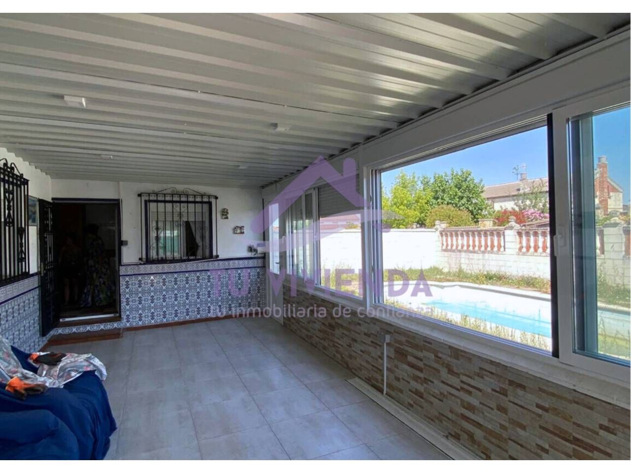 Schwimmbecken von Country house zum verkauf in Cubillas de Santa Marta mit Heizung, Privatgarten und Terrasse