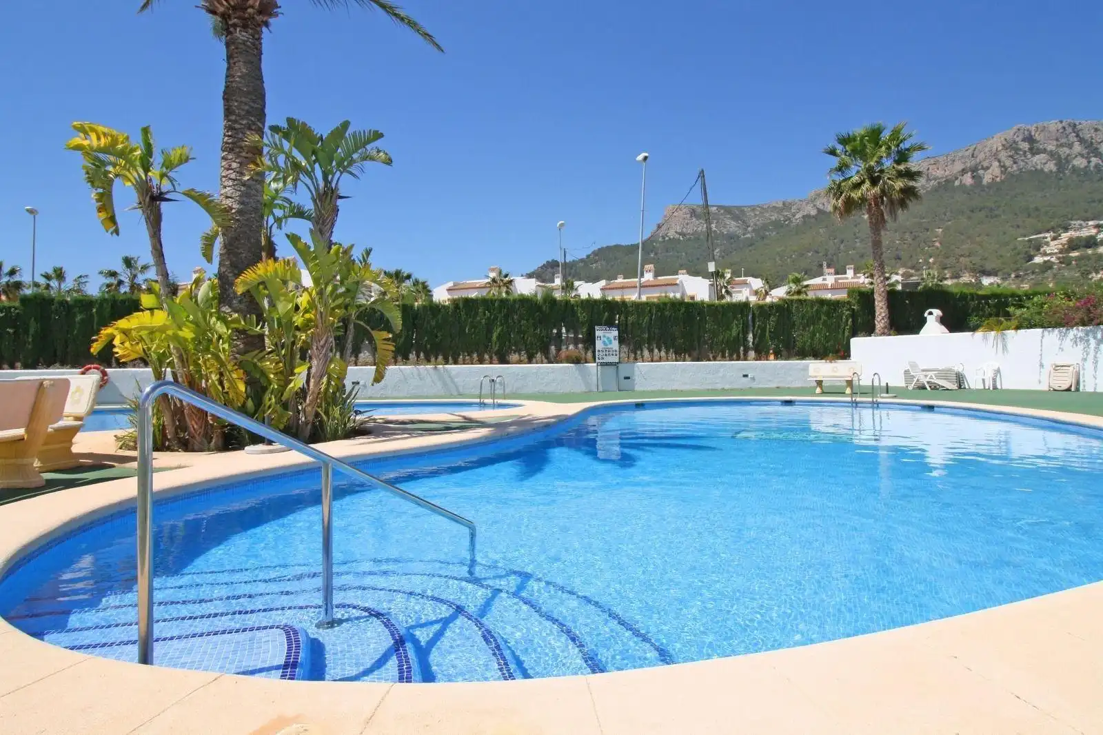 Piscina de Casa adosada en venda en Calpe / Calp amb Aire condicionat, Calefacció i Jardí privat
