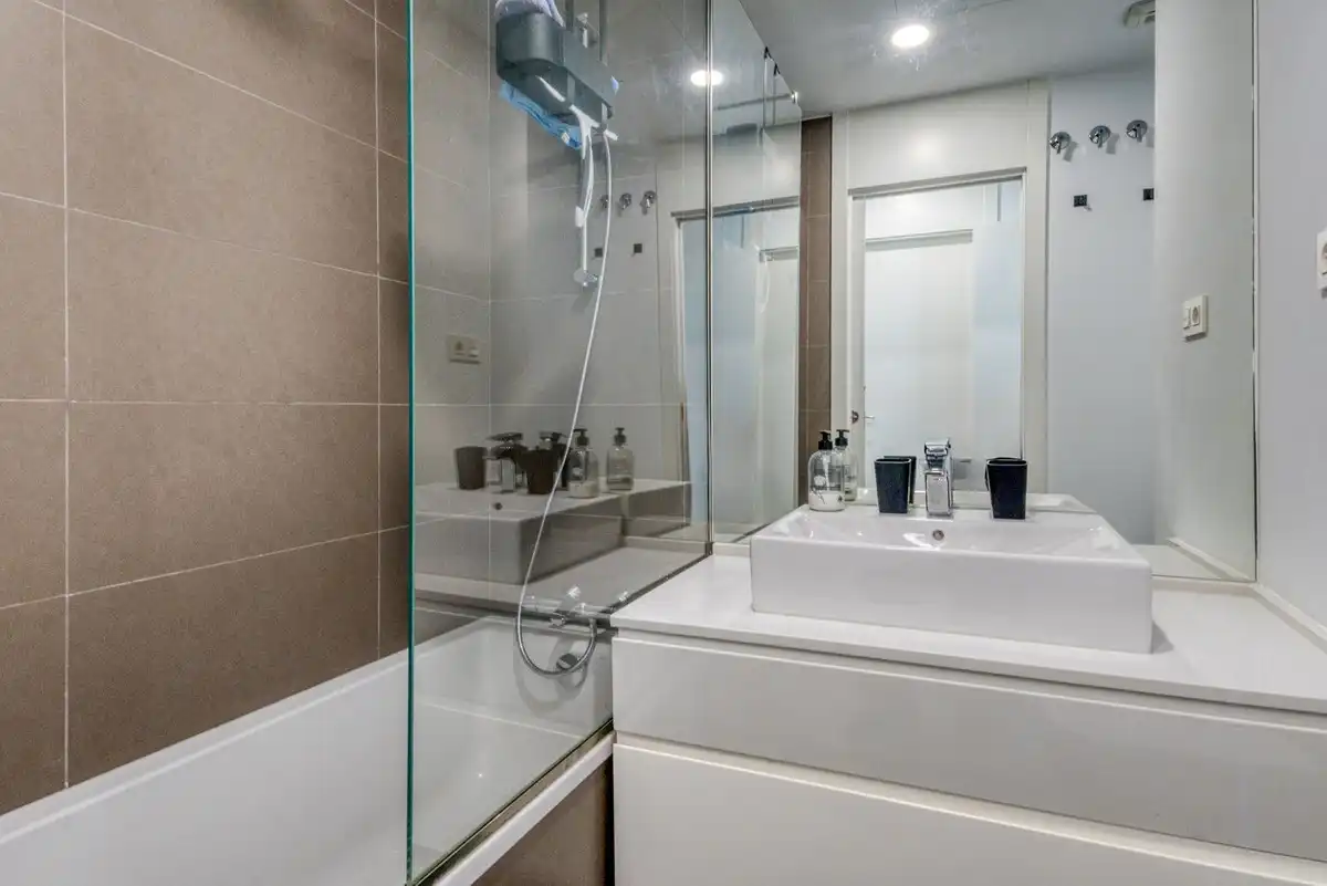 Bathroom of Ground floor for sale in Estepona  with Air Conditioner, Terrace and Storage room