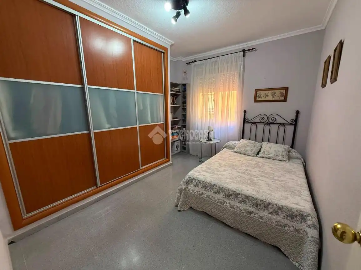 Habitación de Piso en venta en Sevilla con Trastero y Balcón