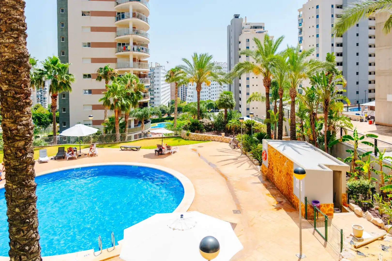 Piscina de Apartament de lloguer en Villajoyosa / La Vila Joiosa amb Aire condicionat, Calefacció i Jardí privat