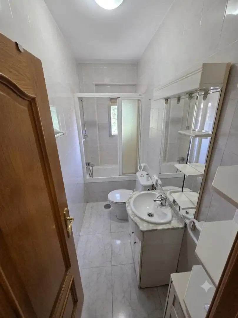 Baño de Piso en venta en Madrid con Calefacción, Terraza y Amueblado