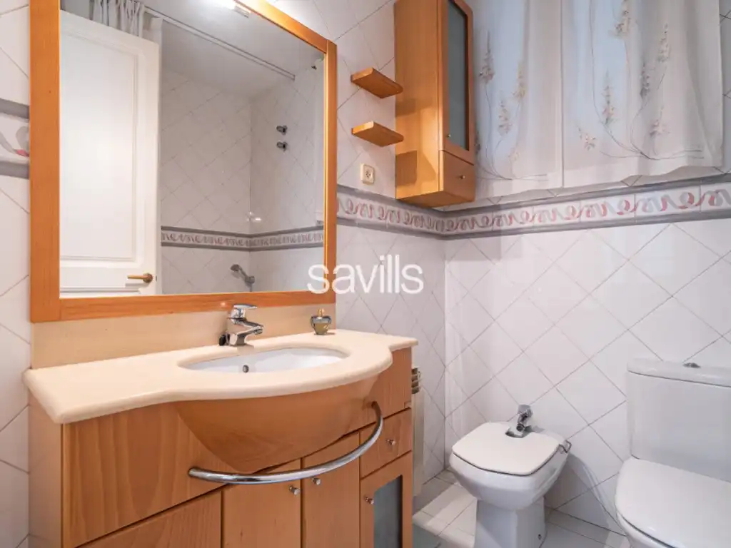Bany de Apartament en venda en Barcelona amb Aire condicionat, Terrassa i Balcó