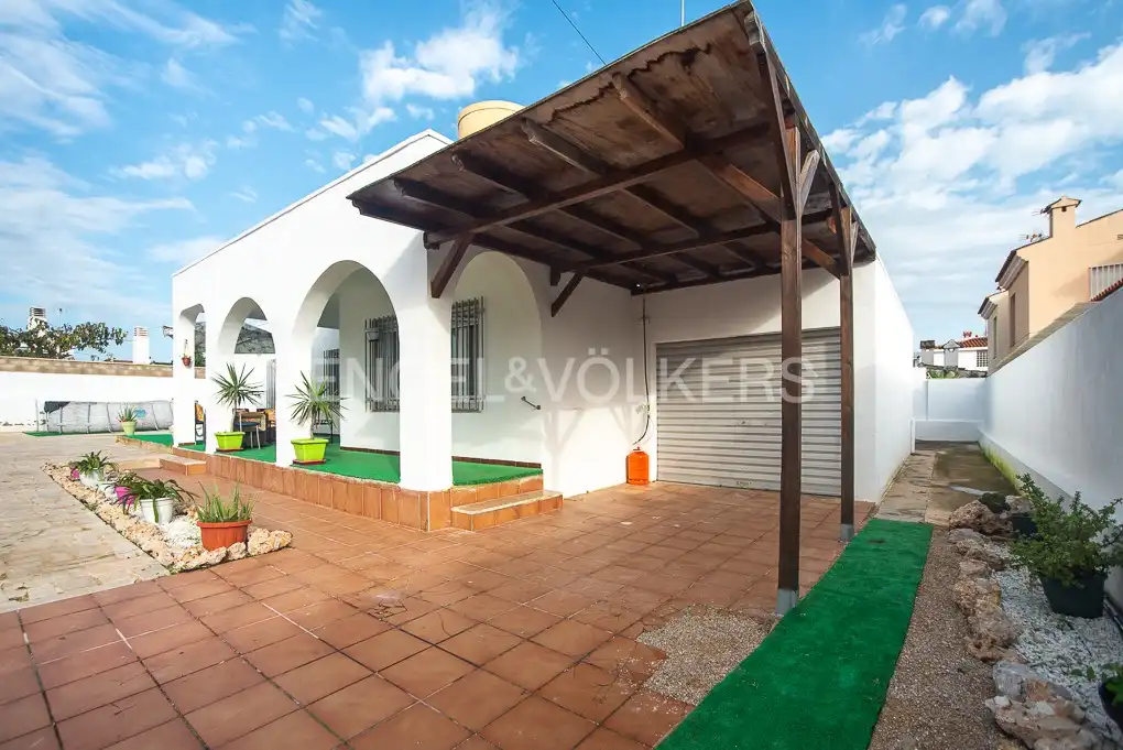 Exterior view of Houses for sale in Vinaròs  with Heating